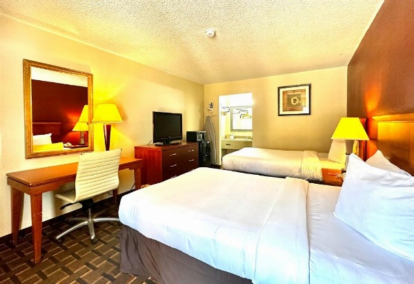 Econo Lodge image 18